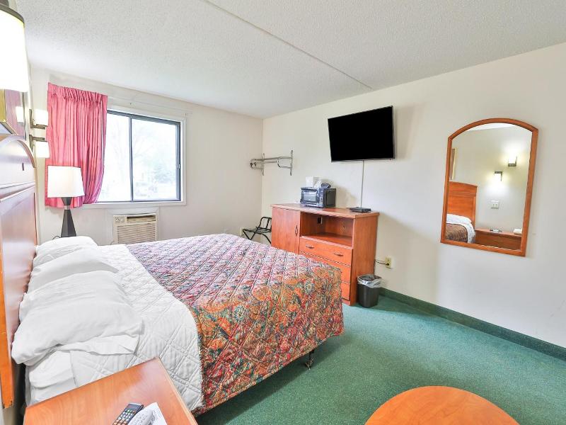 Americas Best Value Inn Pipestone image
