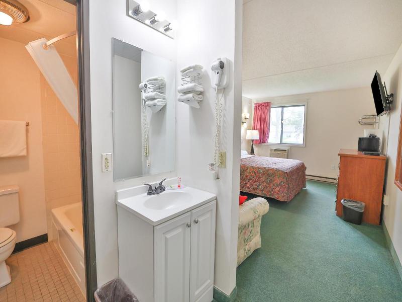 Americas Best Value Inn Pipestone image