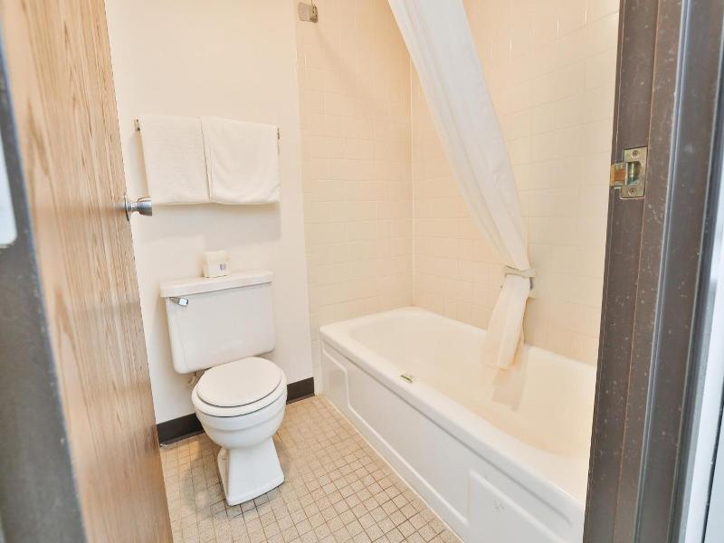 Americas Best Value Inn Pipestone image