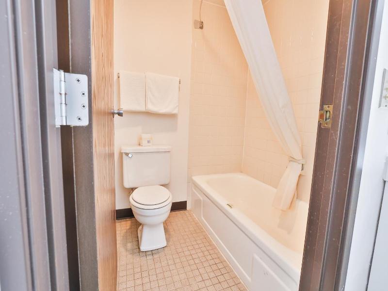 Americas Best Value Inn Pipestone image