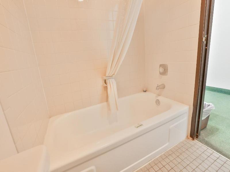 Americas Best Value Inn Pipestone image
