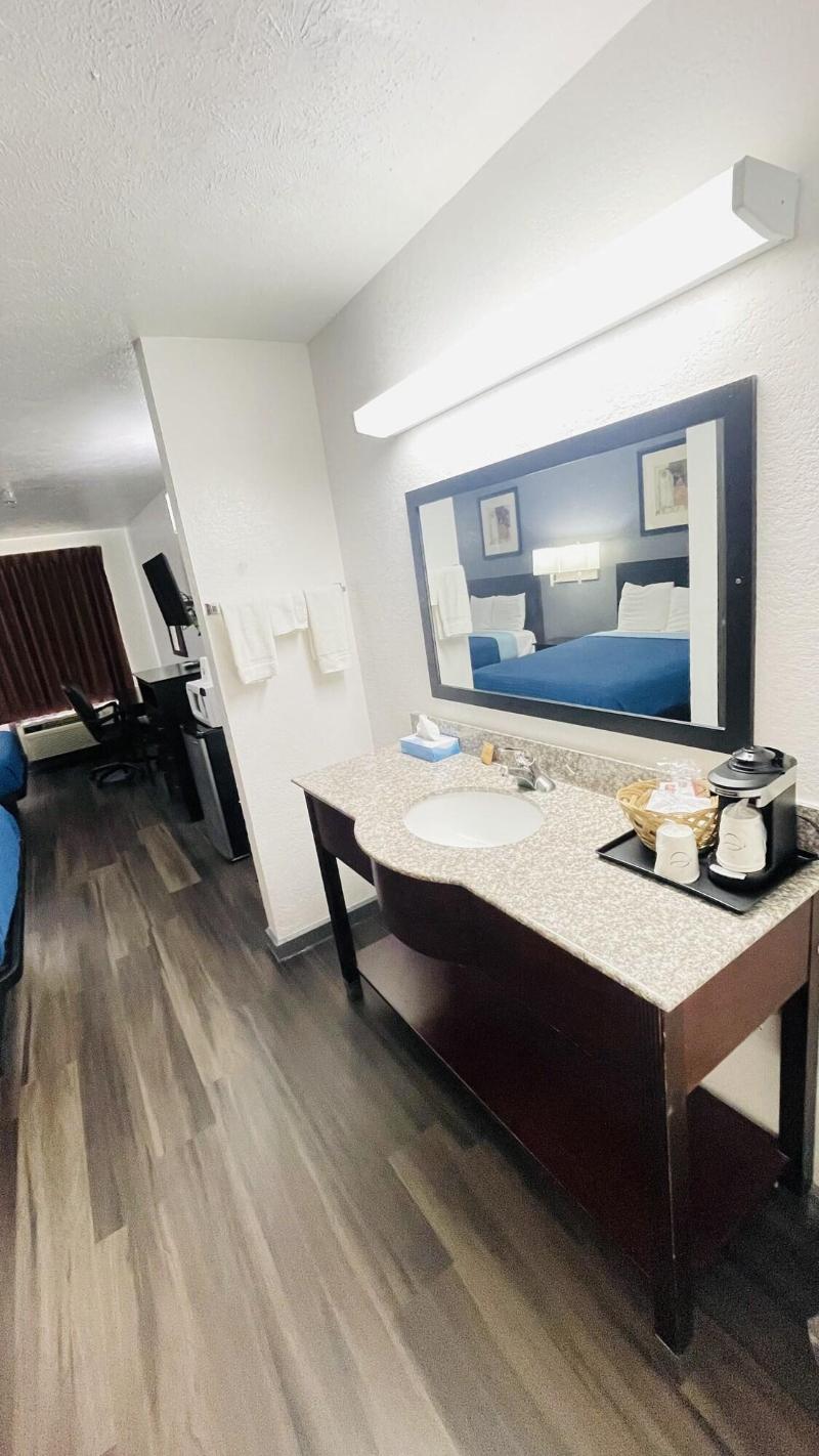 Americas Best Value Inn & Suites Pinckneyville image