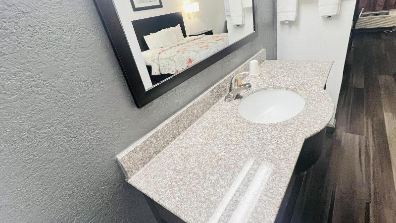 Americas Best Value Inn & Suites Pinckneyville image