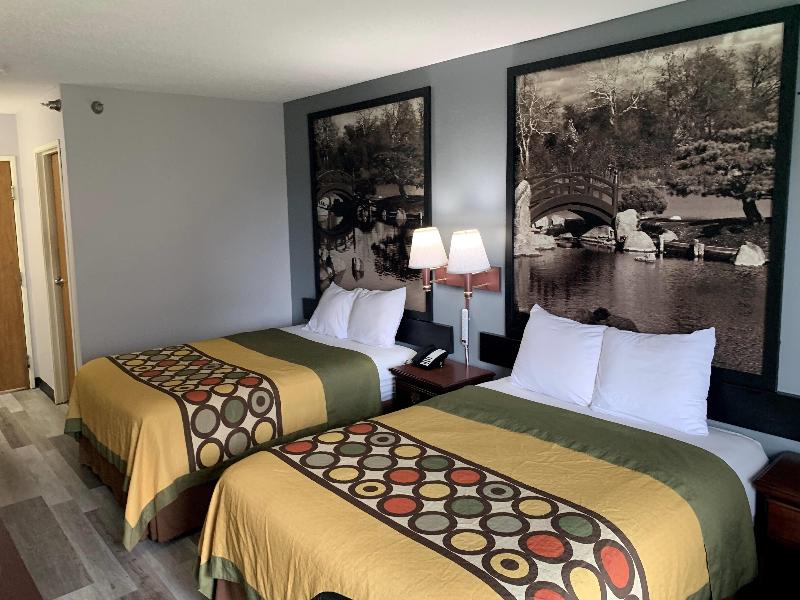 Room TWO QUEEN BEDS — photo 7