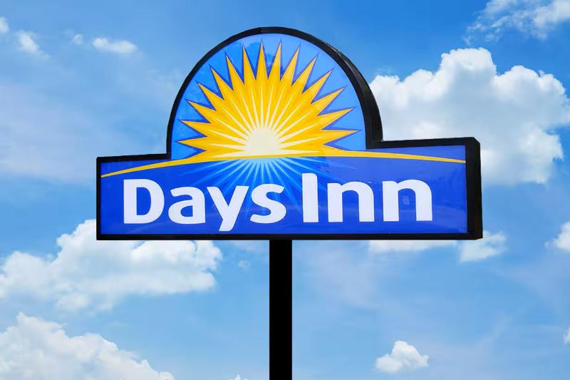 Days Inn by Wyndham York Alabama image