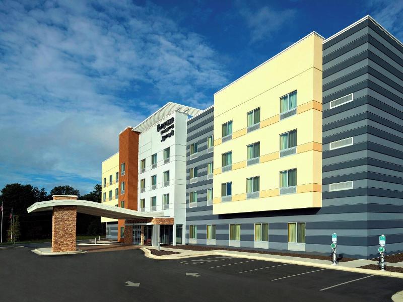 Fairfield Inn Suites Hendersonville Flat Rock image