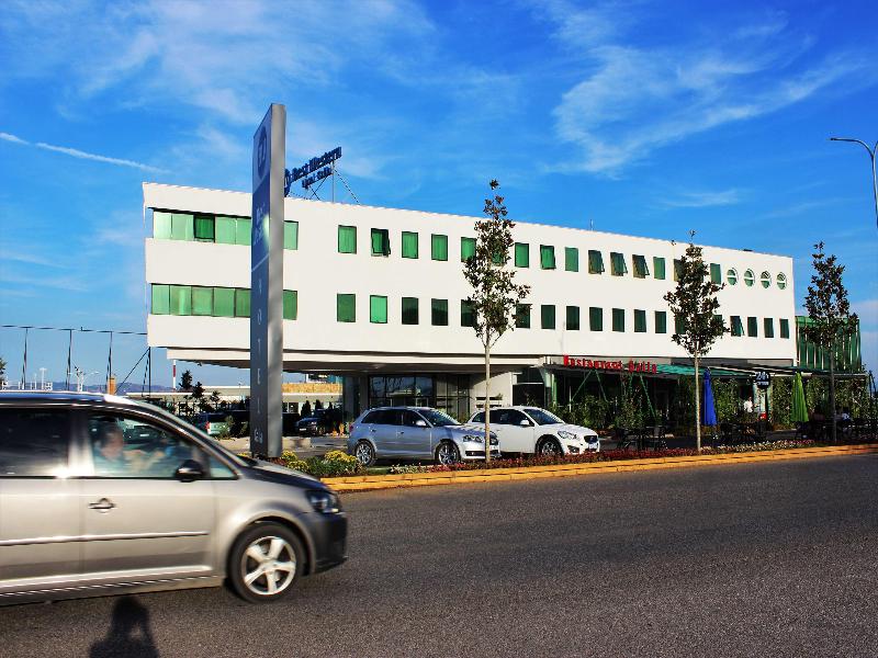 Novotel Shenzhen Bantian image