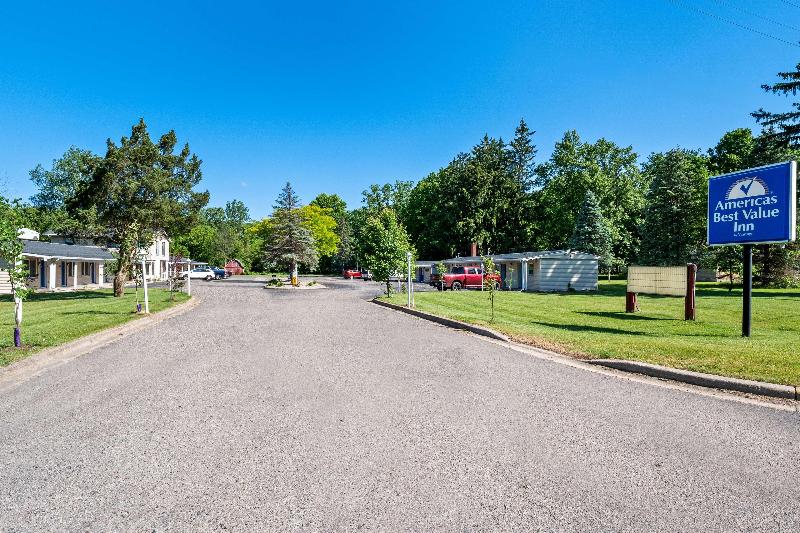 Americas Best Value Inn-Jonesville/Hillsdale image