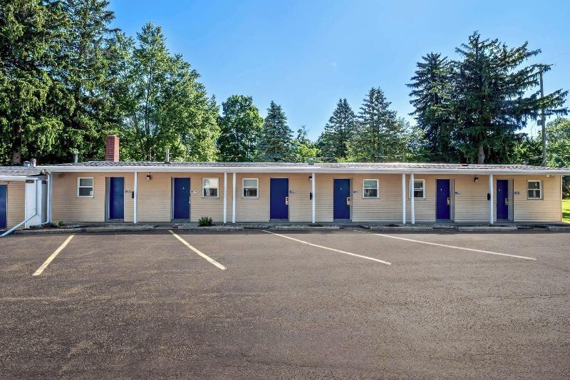 Americas Best Value Inn-Jonesville/Hillsdale image