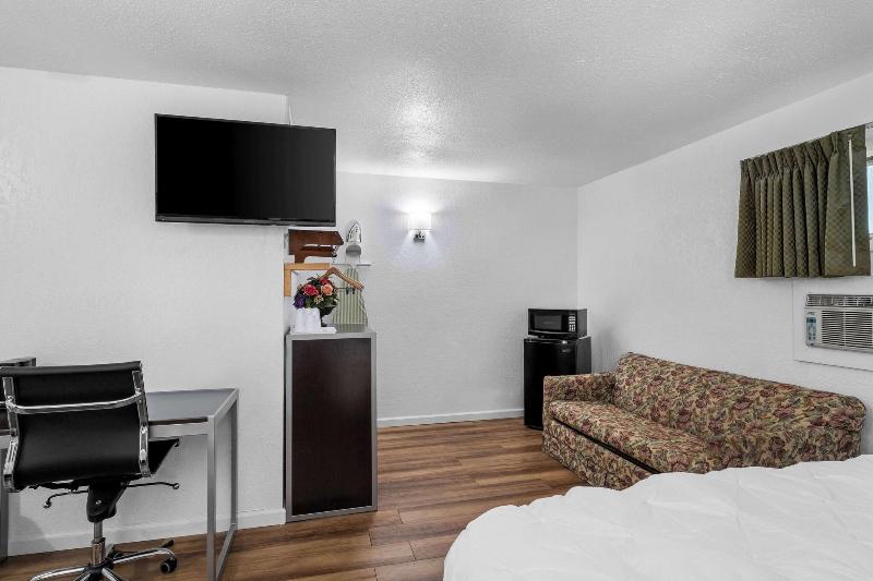 Americas Best Value Inn-Jonesville/Hillsdale image