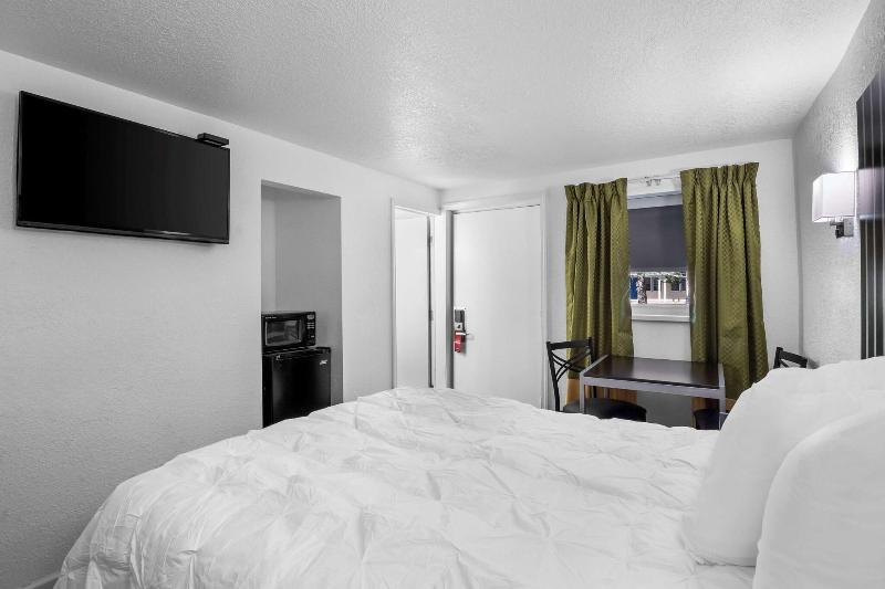 Americas Best Value Inn-Jonesville/Hillsdale image