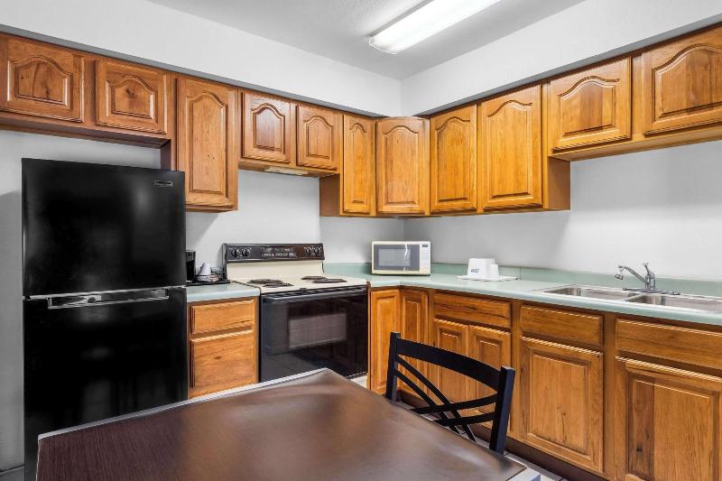 Americas Best Value Inn-Jonesville/Hillsdale image