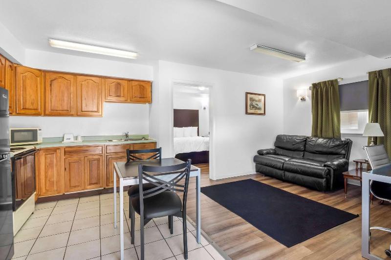Americas Best Value Inn-Jonesville/Hillsdale image