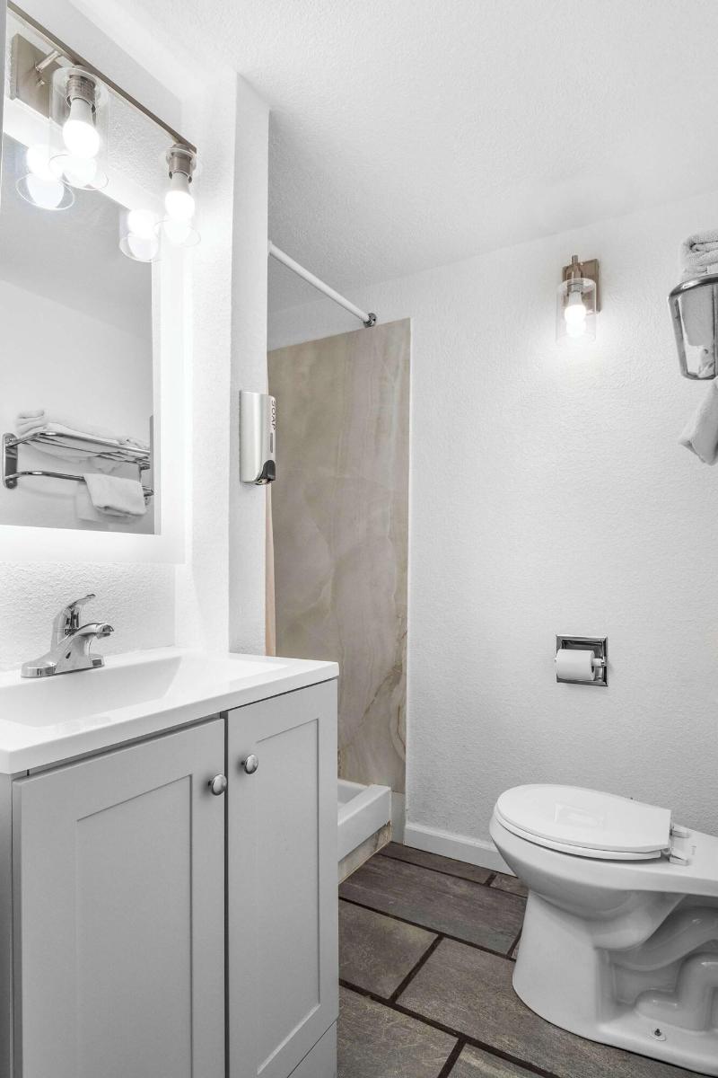 Americas Best Value Inn-Jonesville/Hillsdale image