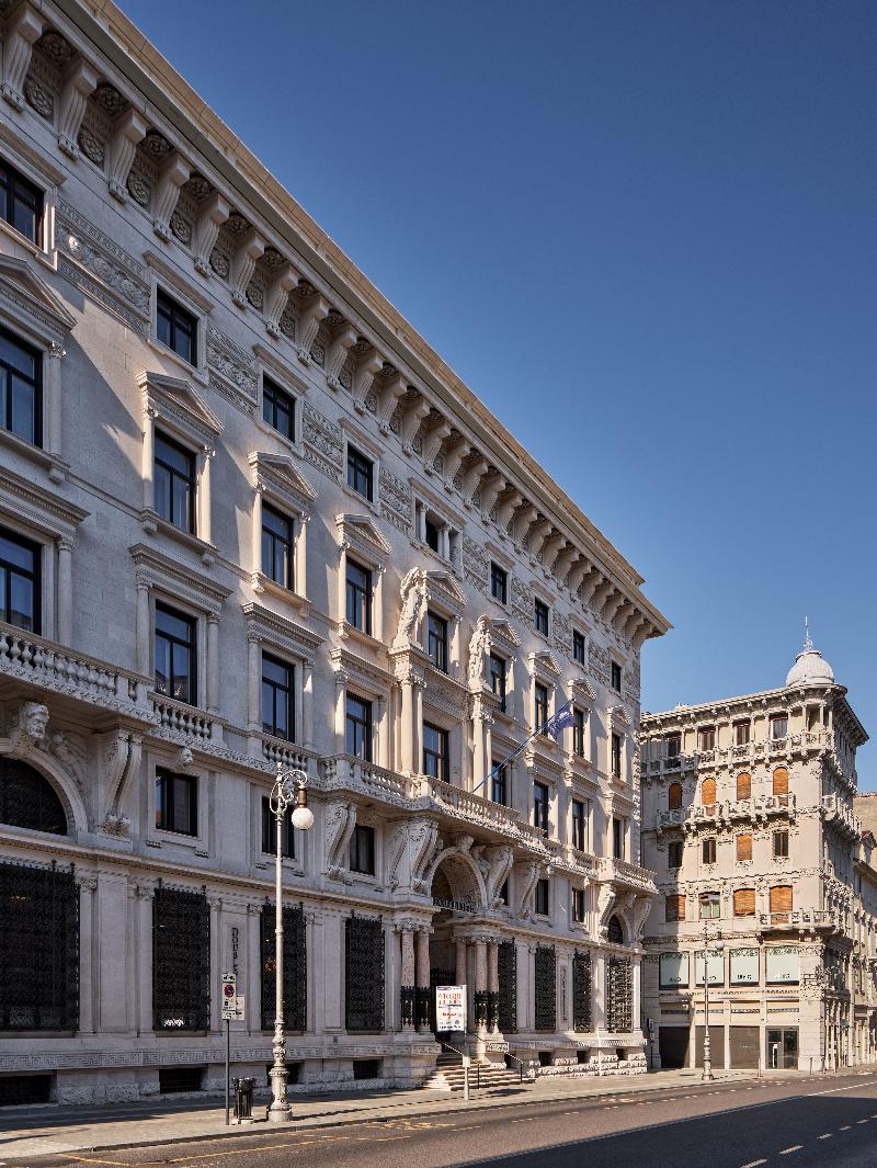 Doubletree By Hilton Trieste image