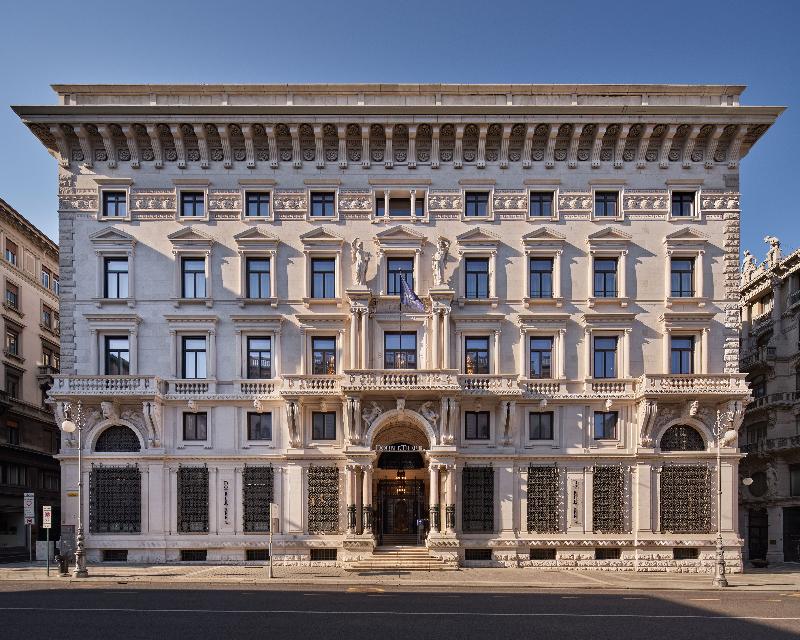 Doubletree By Hilton Trieste image