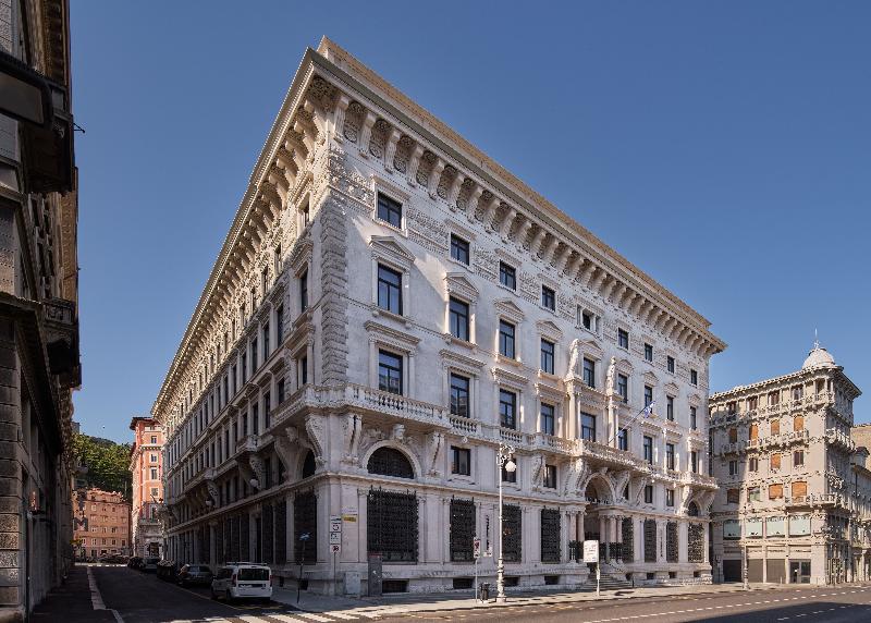 Doubletree By Hilton Trieste image
