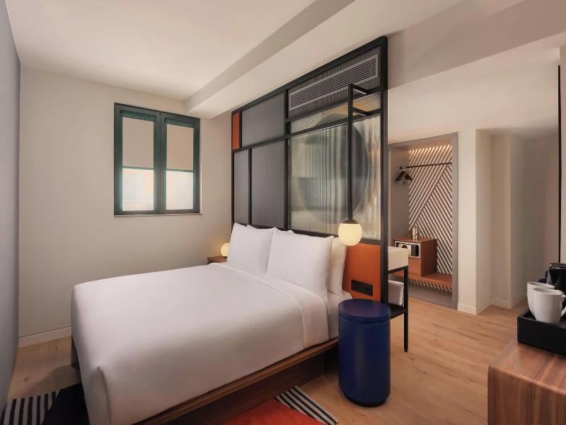 Aloft Madrid Gran Via image