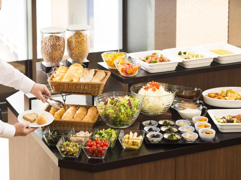 Smile Hotel Premium Osaka Hommachi image