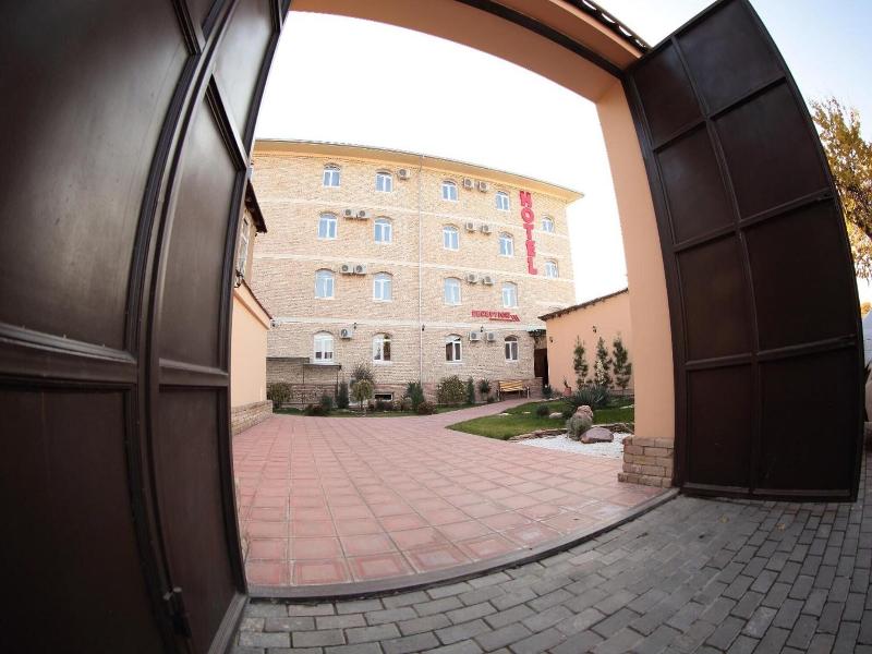 Star Hotel E image
