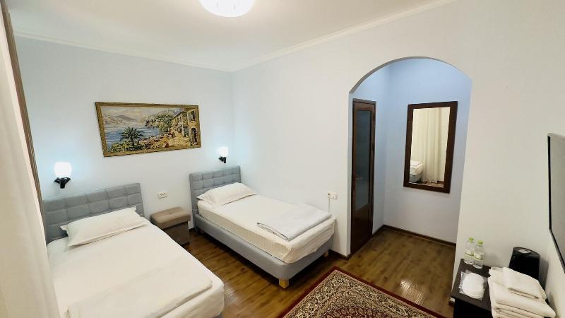 Samarkand Travel Inn E image