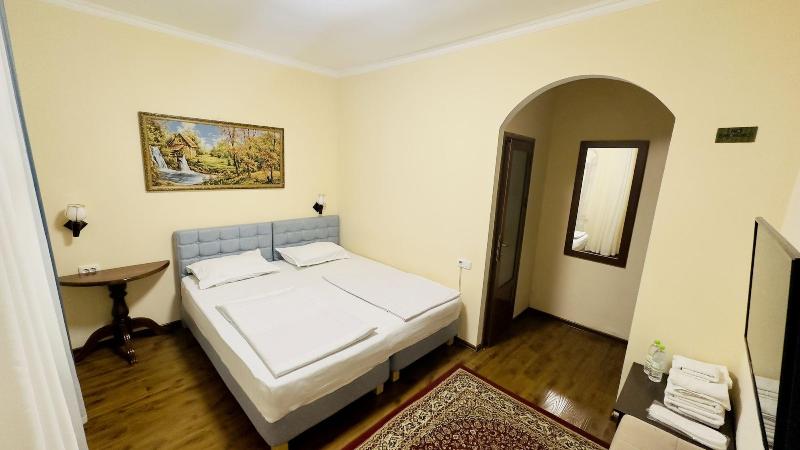 Samarkand Travel Inn E image