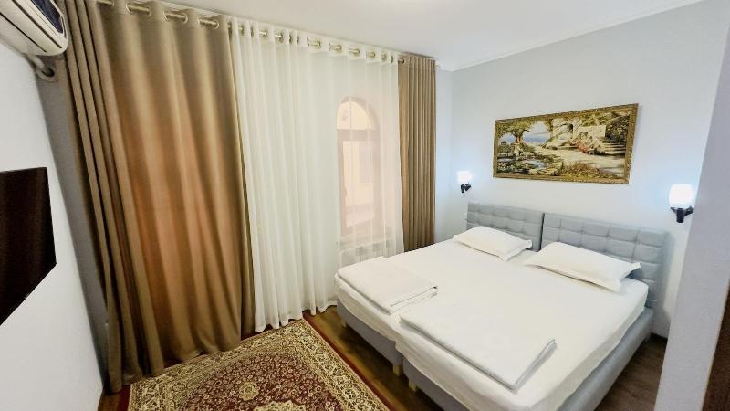 Samarkand Travel Inn E image
