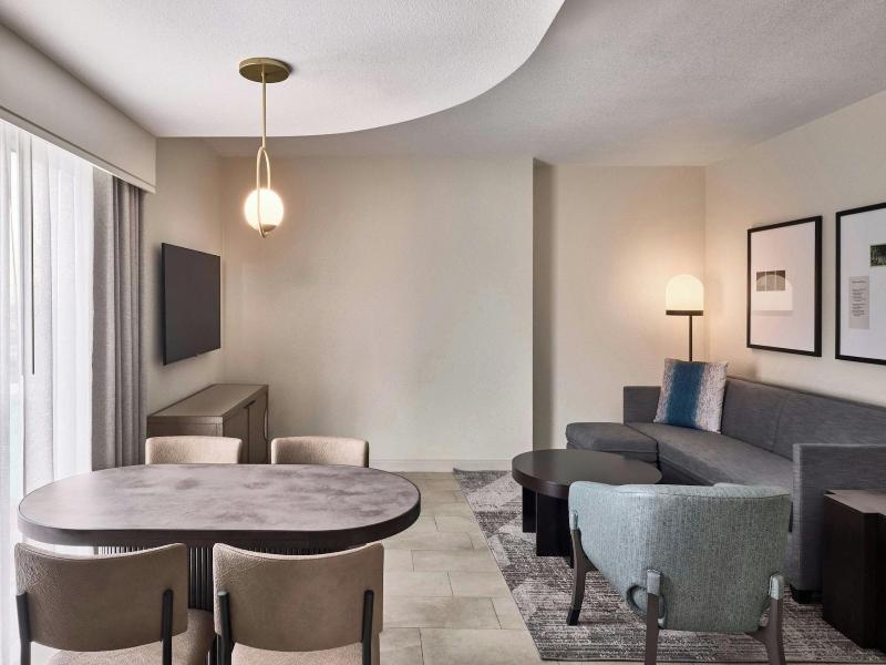 Renaissance Phoenix Glendale Hotel Spa image