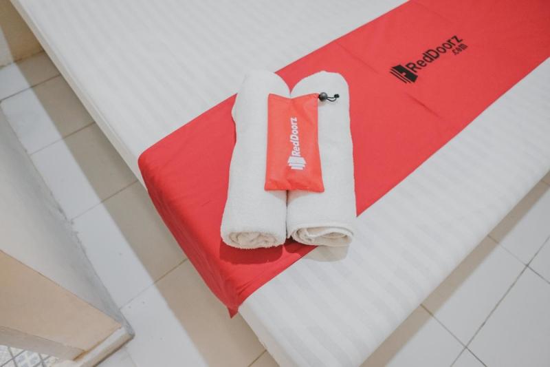 RedDoorz near CBD Ciledug