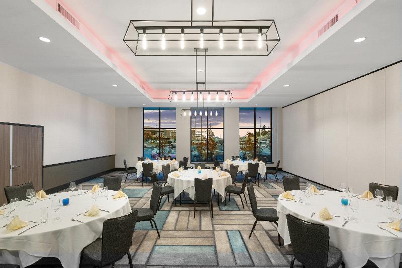 Hotel Indigo Seattle Everett Waterfront image