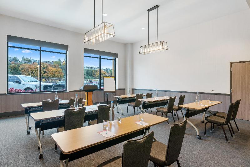 Hotel Indigo Seattle Everett Waterfront image