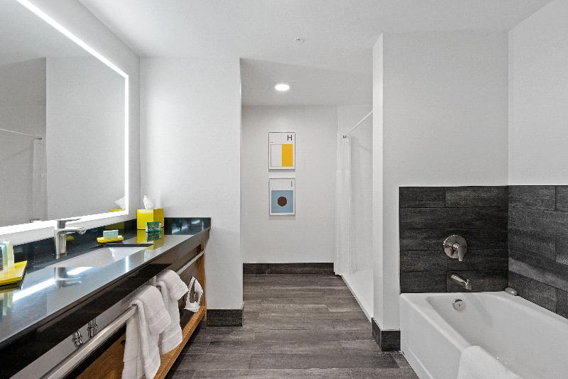 Hotel Indigo Seattle Everett Waterfront image
