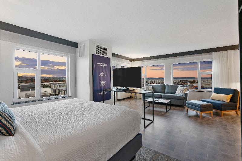 Hotel Indigo Seattle Everett Waterfront image