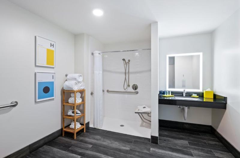 Hotel Indigo Seattle Everett Waterfront image