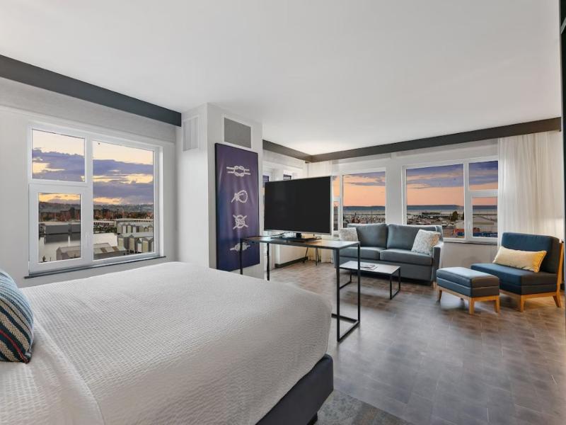 Hotel Indigo Seattle Everett Waterfront image