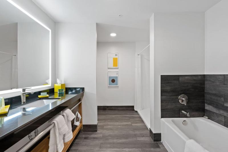 Hotel Indigo Seattle Everett Waterfront image