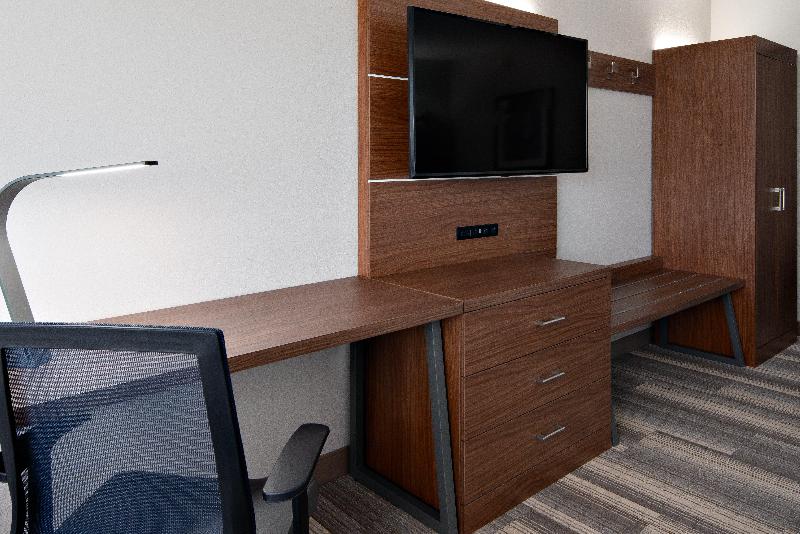Holiday Inn Express Elkhorn Lake Geneva Area