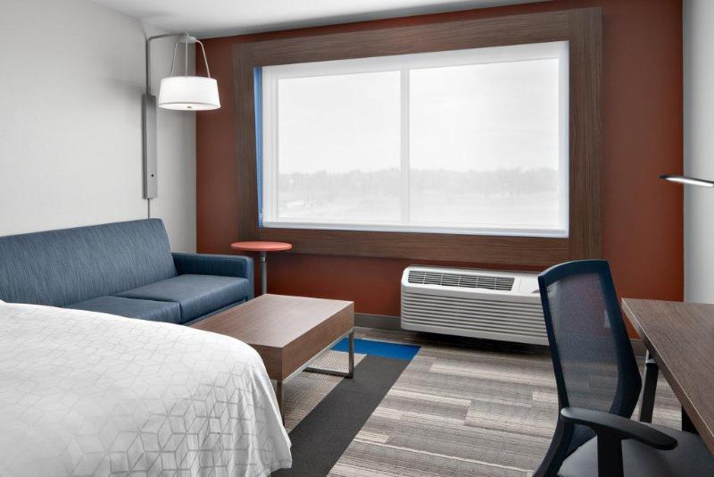 Holiday Inn Express Elkhorn Lake Geneva Area photo 13