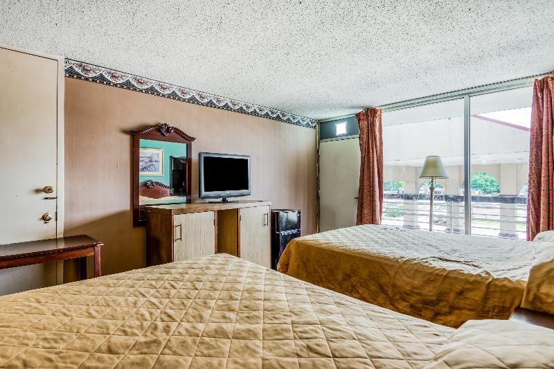 OYO Hotel Jackson North I-55 — photo 41