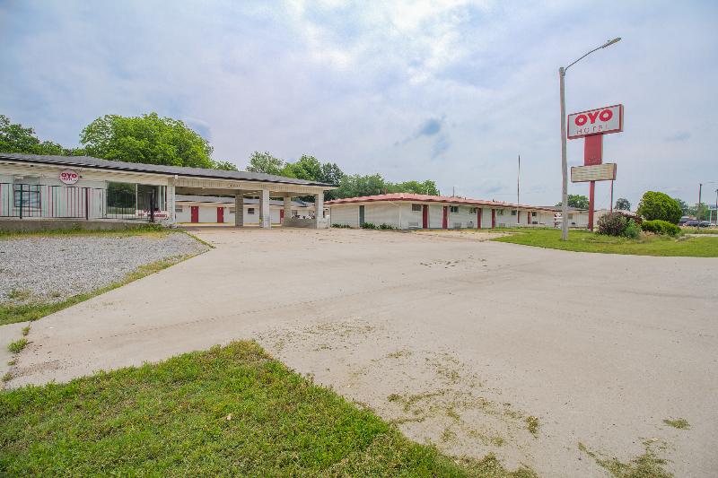 OYO Hotel McAlester OK S Main St image