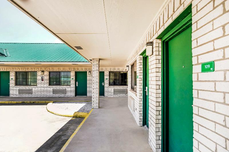 OYO Hotel Yoakum West image