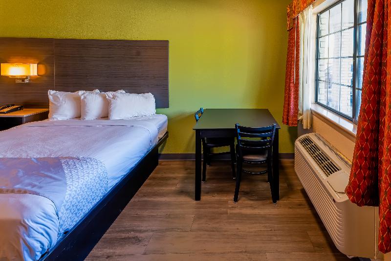 OYO Hotel Yoakum West image