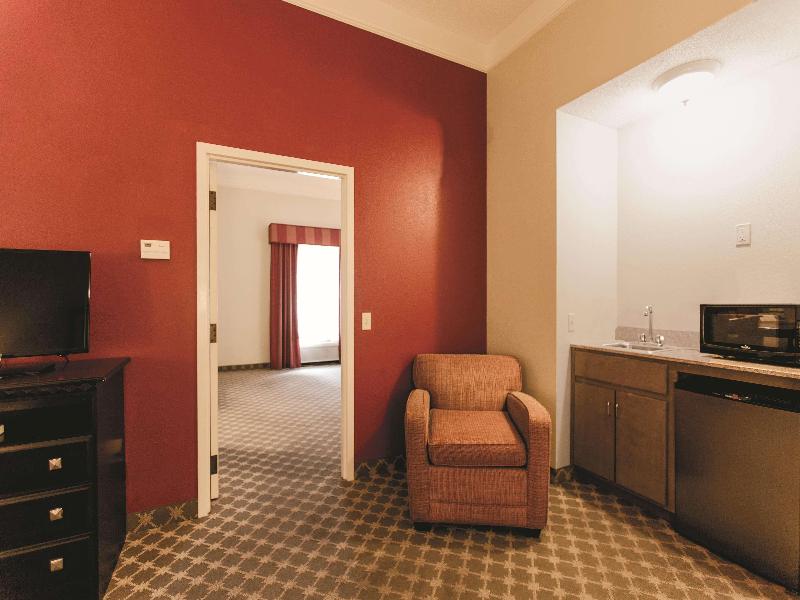 SUITE KING BED NON SMOKING