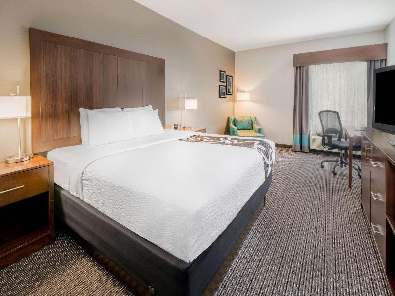 La Quinta Inn Suites Fort Worth Eastchase image