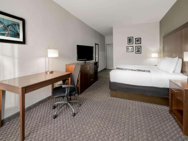 La Quinta Inn Suites Fort Worth Eastchase image
