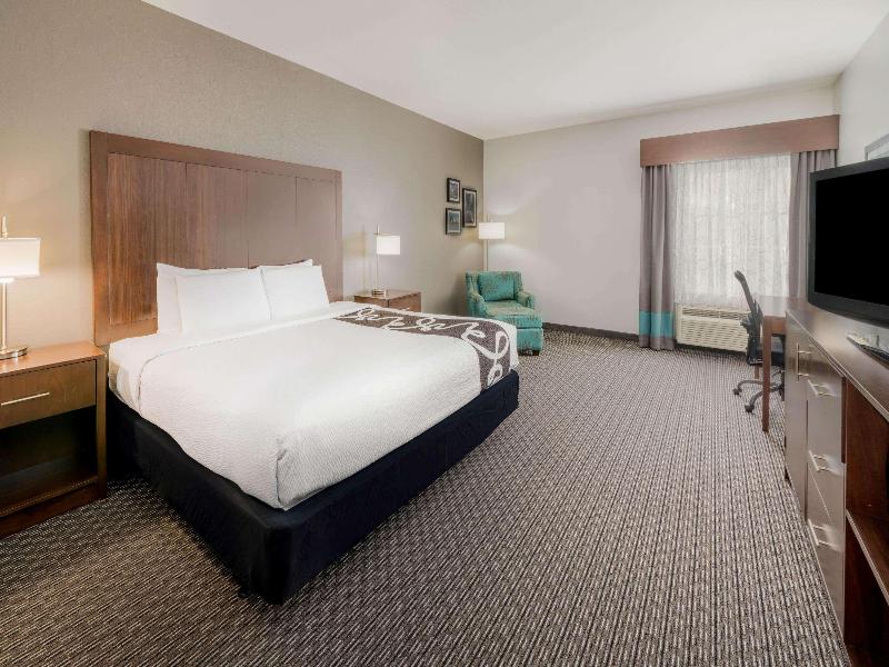 La Quinta Inn Suites Fort Worth Eastchase image