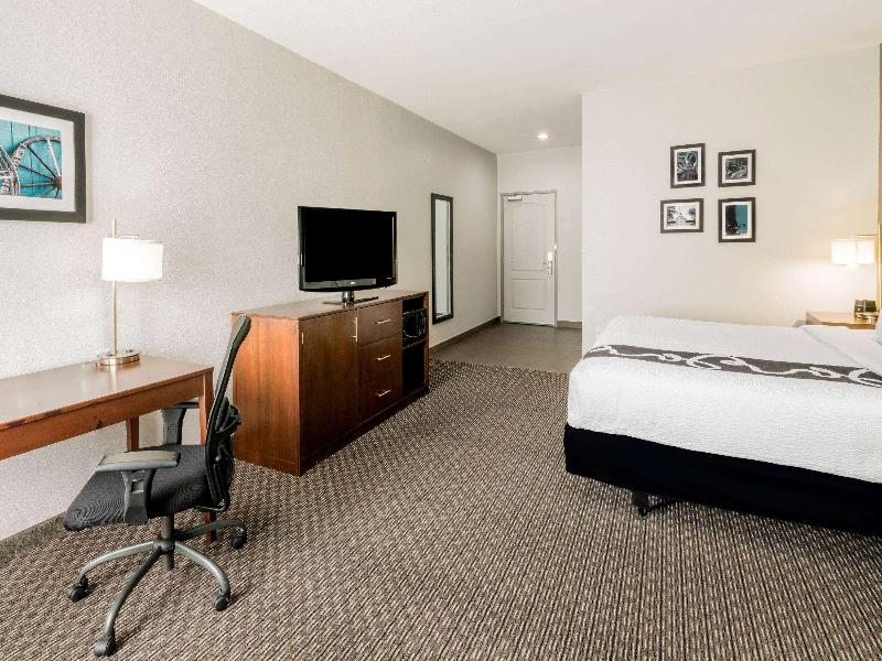 La Quinta Inn Suites Fort Worth Eastchase image