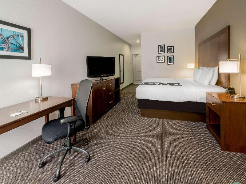 La Quinta Inn Suites Fort Worth Eastchase image