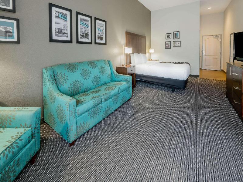 La Quinta Inn Suites Fort Worth Eastchase image
