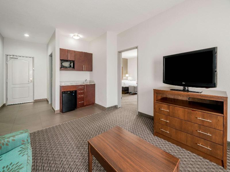 La Quinta Inn Suites Fort Worth Eastchase image